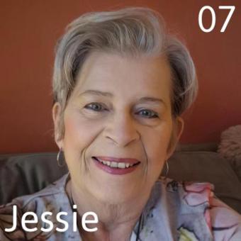 Paragnost Jessie is een ervaren kaartenlegster met jaren ervaring. U kunt Jessie bellen voor vragen over narcisme en relaties.